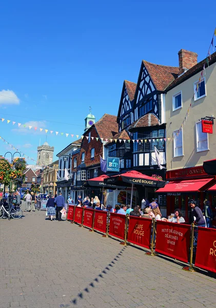 Salisbury Verenigd Koninkrijk Aug 2015 Mensen Die Zomerzon High Street — Stockfoto