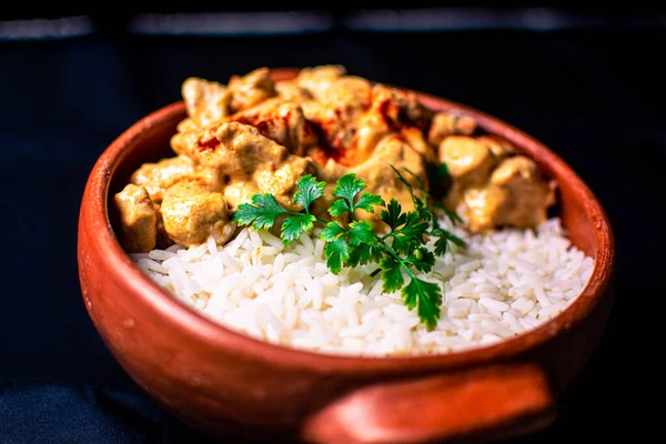 Tiro Foco Seletivo Comida Tradicional Indiana Cordeiro Picante Com Arroz — Fotografia de Stock