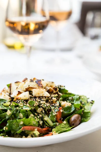 Vertical Selective Focus Shot Healthy Salad Spinach Sesame Seeds Olives — Stock Photo, Image