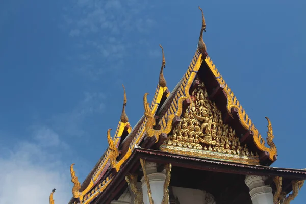 Fachada Wat Phra Meru Ayutthaya Ornamentada Com Pequenas Figuras Buda — Fotografia de Stock