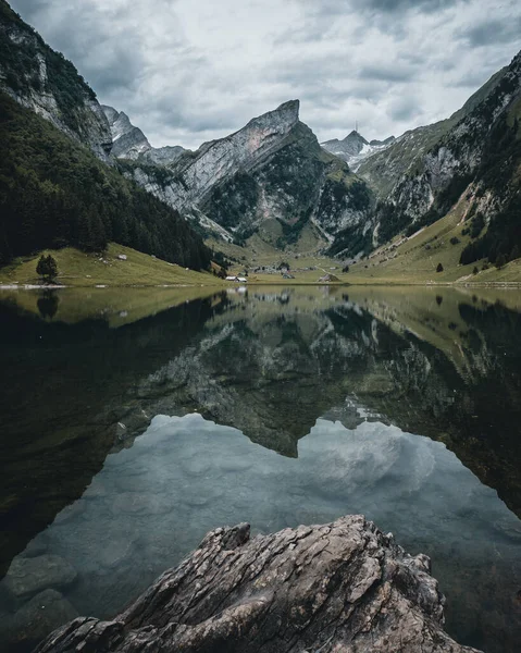 Sviçre Deki Matterhorn Dağlarının Ünlü Riffelsee Gölü Manzarası — Stok fotoğraf