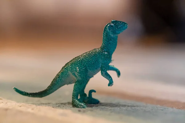 一个可爱恐龙玩具的精选镜头 — 图库照片
