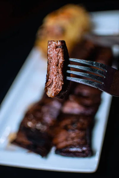 Een Selectieve Focus Shot Van Een Stuk Verse Smakelijke Gegrilde — Stockfoto