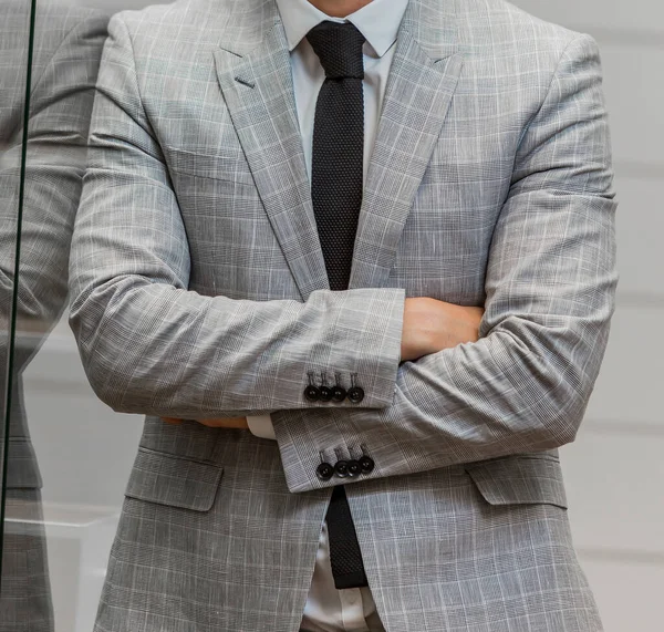 Una Sección Intermedia Hombre Negocios Profesional Traje Elegante Corbata Pie —  Fotos de Stock