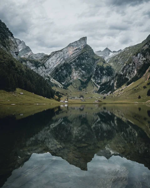 스위스 마터호른 산맥에 호수의 아름다운 — 스톡 사진