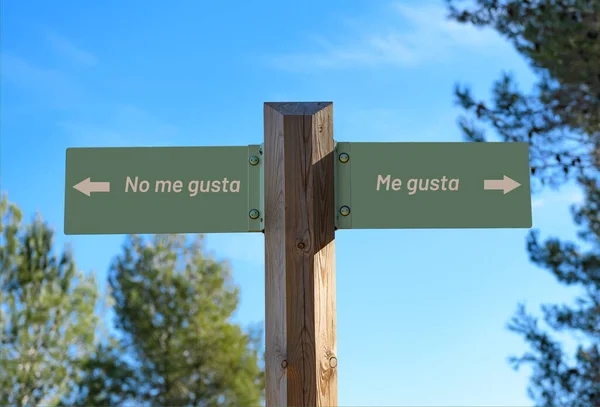 Een Straatbord Met Tegengestelde Richtingen Voor Gusta Gusta Inscripties Het — Stockfoto