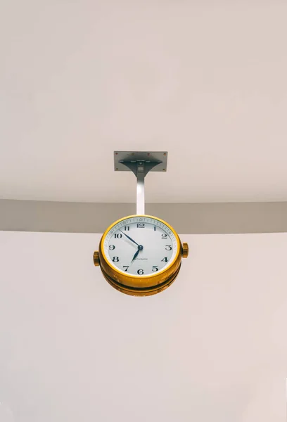 Vertical Low Angle Clock Hanging Ceiling — Stock Photo, Image