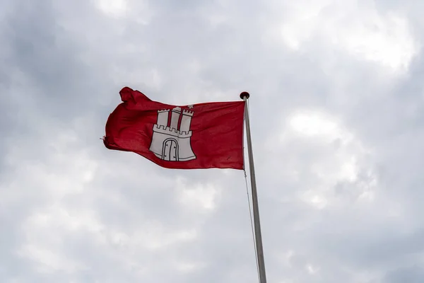 Una Bandiera Amburgo Sul Buco Sventola Nel Vento — Foto Stock