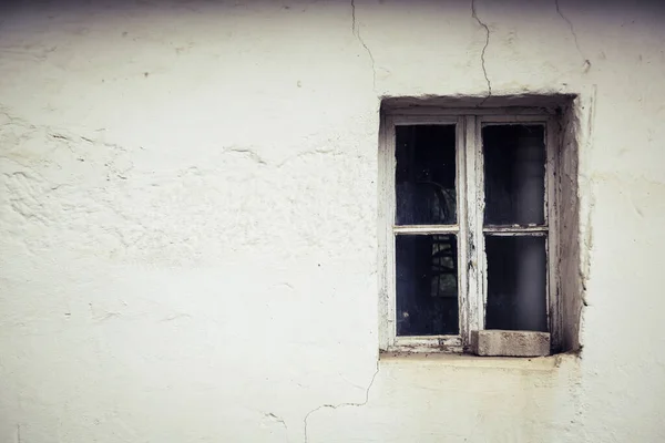 Eine Schöne Aufnahme Eines Fensters Eines Alten Verlassenen Hauses Kopierraum — Stockfoto