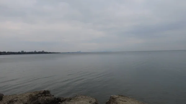 Beautiful Tranquil Lake Background Gloomy Sky — Stock Photo, Image