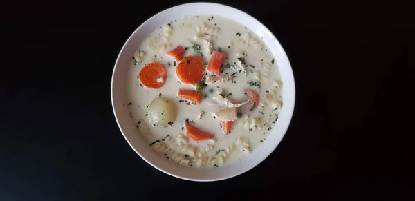 Skål Med Krämig Dragon Ragout Soppa Isolerad Svart Bakgrund — Stockfoto