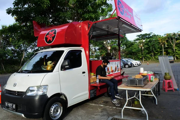 Denp Indonesia Nov 2020 Folkmassa Food Trucks Basarfestival Denpasar Bali — Stockfoto
