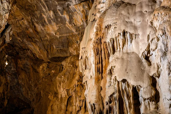 Wnętrze Starej Historycznej Skalistej Jaskini — Zdjęcie stockowe