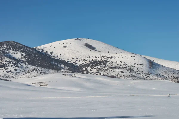 Uma Vista Fascinante Belas Montanhas Cobertas Neve — Fotografia de Stock