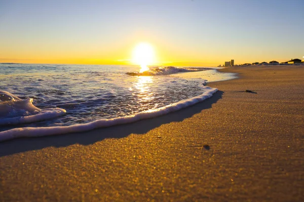 Прекрасний Знімок Океану Піщаного Пляжу Сході Сонця — стокове фото