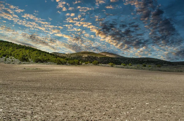 Eine Faszinierende Aufnahme Einer Wunderschönen Berglandschaft Einem Bewölkten Himmel — Stockfoto