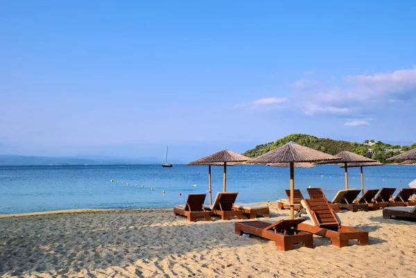 Aegean Sea Sun Loungers Umbrellas Koukounaries Beach Skiathos Island Greece — Stock Photo, Image