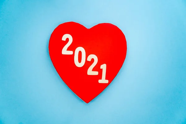 Corazón Rojo Con 2021 Sobre Fondo Azul — Foto de Stock