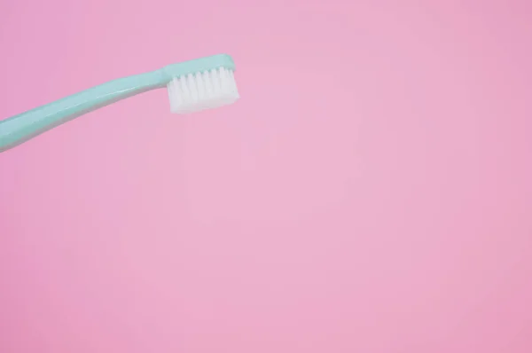 Ένα Κοντινό Πλάνο Μιας Καθαρής Οδοντόβουρτσας Απομονωμένης Ροζ Φόντο — Φωτογραφία Αρχείου