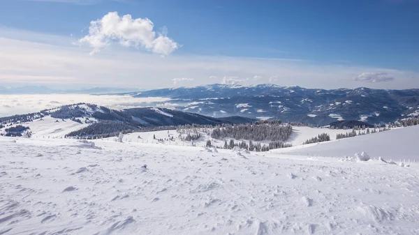 奥地利阳光明媚的冬日 — 图库照片