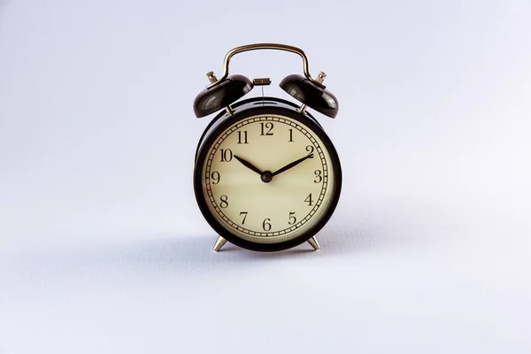 Primer Plano Reloj Despertador Vintage Aislado Sobre Fondo Blanco —  Fotos de Stock