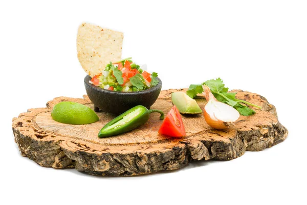 Een Kom Salade Een Gesneden Jalapeno Tomaat Geserveerd Een Houten — Stockfoto