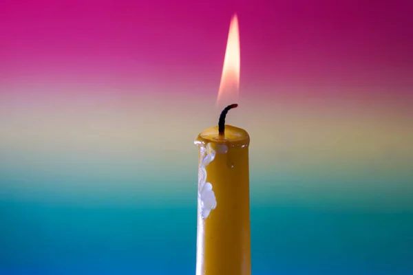 Closeup Shot Burning Candle Colorful Background — Stock Photo, Image