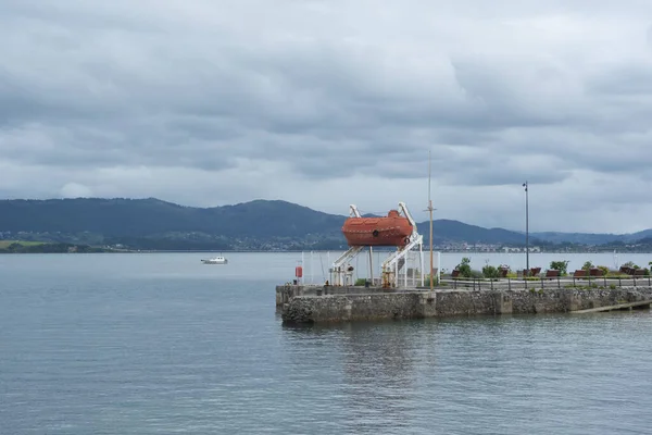 Barco Lago Bote Rescate Bancos Plantas Muelle — Foto de Stock