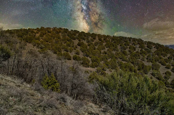 Een Betoverend Uitzicht Een Prachtig Berglandschap Onder Melkweg — Stockfoto