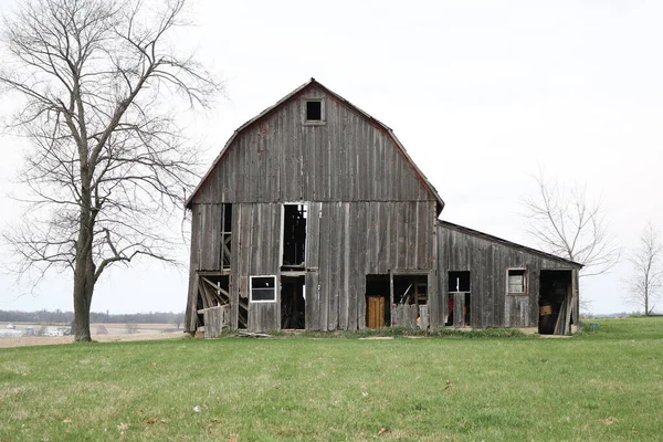 Old Abandoned Farmhouse Whi Sky Countryside — 图库照片