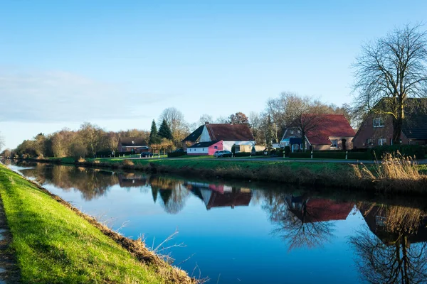 Prachtig Landschap Met Een Rivier Een Meer Achtergrond — Stockfoto