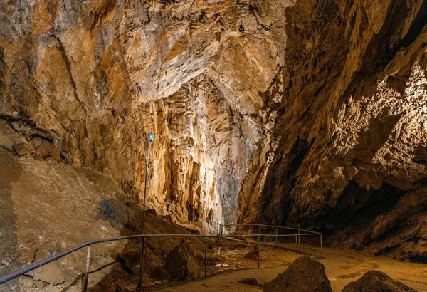Interior Una Antigua Cueva Rocosa Histórica — Foto de Stock