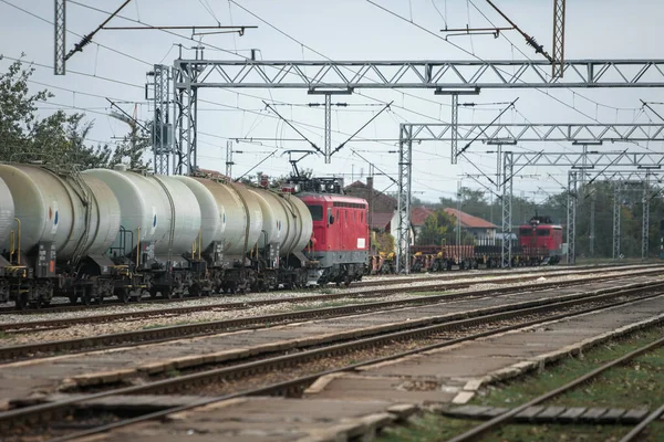 Grande Treno Industriale Sui Binari — Foto Stock