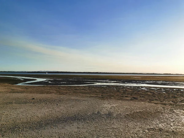 Een Verlaten Landschap Achtergrond Van Het Meer — Stockfoto