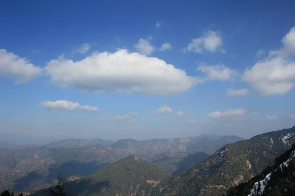 Una Toma Increíble Las Hermosas Imágenes Montañas Con Árboles Gruesos — Foto de Stock