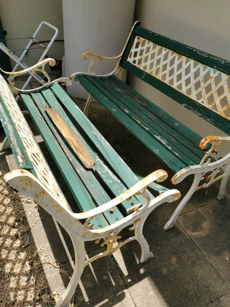 Vertical Shot Two Rusty Out Benches — Stock Photo, Image