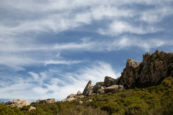 Eine Schöne Felslandschaft Unter Wolkenverhangenem Himmel Auf Mallorca — Stockfoto