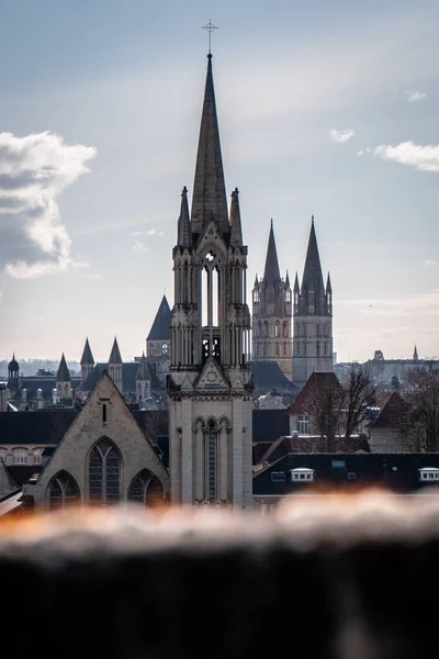 Plano Vertical Una Torre Iglesia Caen Francia — Foto de Stock