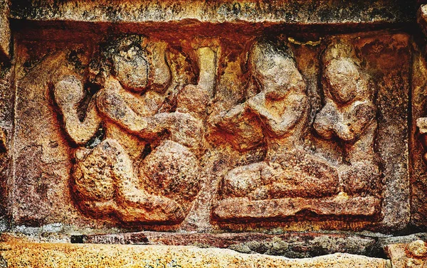 Una Antigua Escultura Hombres Mujeres Grabada Una — Foto de Stock