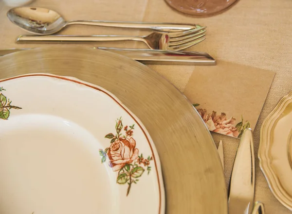 Eine Aufnahme Von Oben Mit Eleganter Tischdekoration Einem Schönen Teller — Stockfoto