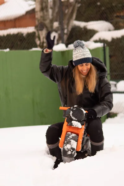 Plan Mise Point Peu Profond Une Femme Heureuse Dans Chapeau — Photo