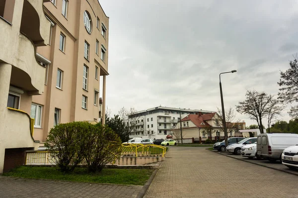 Poznan Polen April 2017 Mehrfamilienhaus Neben Einem Bürgersteig Viertel Stare — Stockfoto