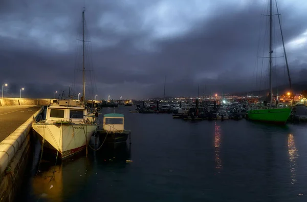 Una Hermosa Vista Del Puerto Por Noche — Foto de Stock