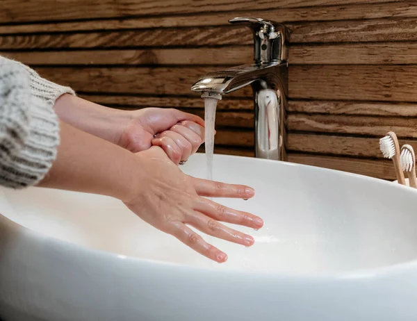 Tiro Perto Uma Pessoa Lavando Mãos — Fotografia de Stock