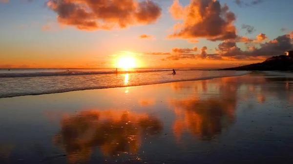 Los Surfistas Océano Atlántico Sur Durante Una Puesta Sol Escénica — Foto de Stock