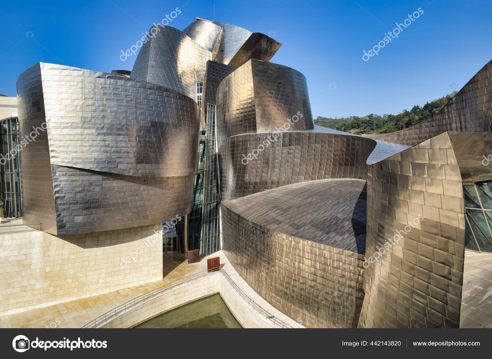 Fachada Exterior Arquitetura Vanguarda Museu Guggenheim Bilbao — Foto  editorial © Wirestock #442143820, image size:1600x1167
