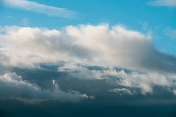 Удивительный Снимок Облачного Неба Днем — стоковое фото