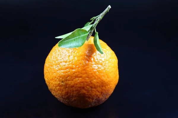 Enfoque Selectivo Naranja Fresca Sobre Fondo Negro — Foto de Stock