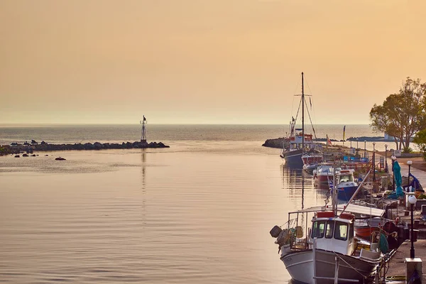 Красивый Снимок Лодок Пристыкованных Порту — стоковое фото