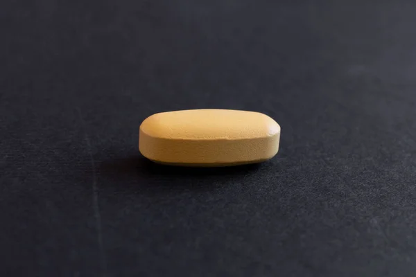 Detailní Záběr Lékařské Tablety Černém Pozadí — Stock fotografie